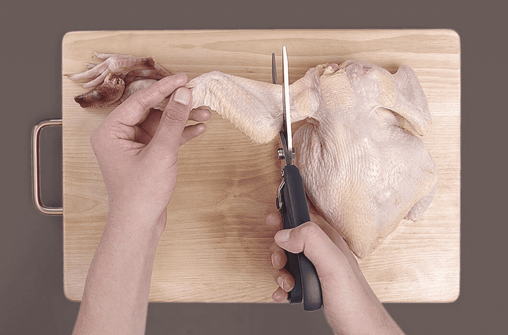Пример использования кухонных ножниц Xiaomi HuoHou Poultry Shears HU0068