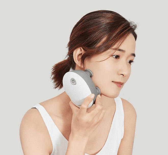 Пример работы массажера Xiaomi Momoda Multi-Purpose Head Massager 