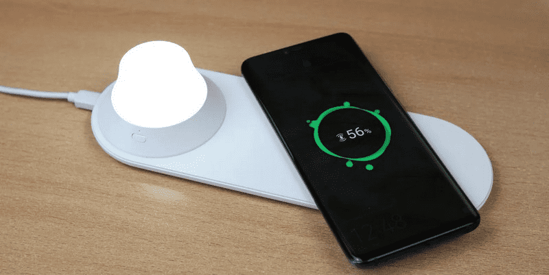 Пример использования беспроводного зарядного устройства Xiaomi Yeelight Wireless Charging Night Light